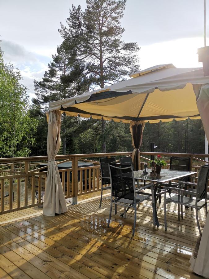 Timber Cottages With Jacuzzi And Sauna Near Lake Vaenern Karlstad Exterior foto